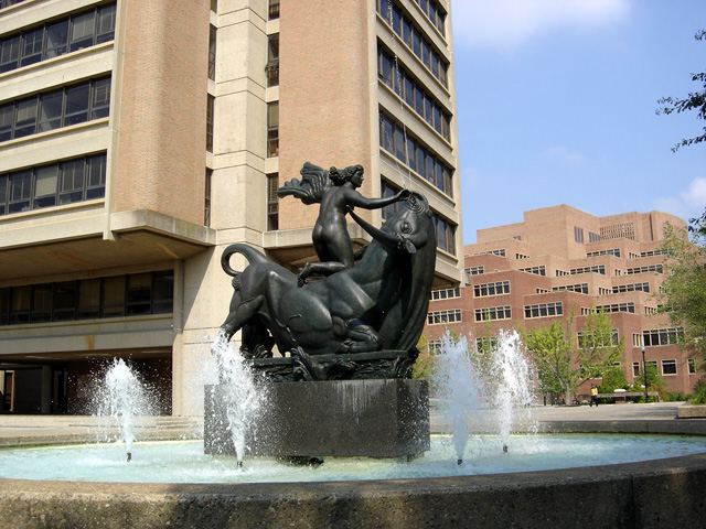 ملف:UT-McClungPlaza.jpg