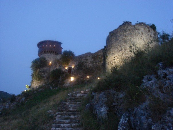 ملف:Albania petrela castle.jpg