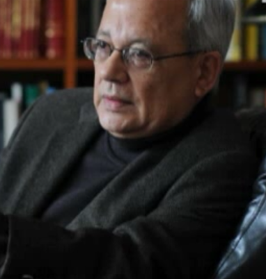 ملف:César Hildebrandt en LaMula.pe en 2011 (cropped).png