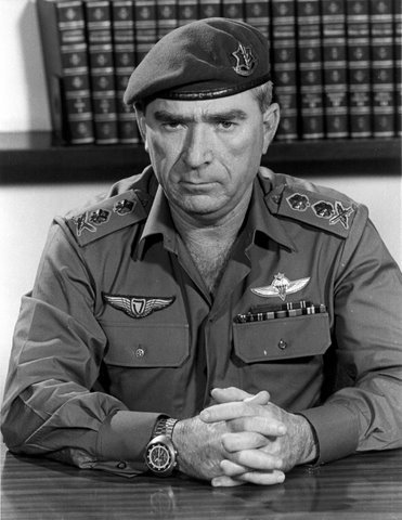 ملف:Rafael Eitan, Chief of General Staff.jpg