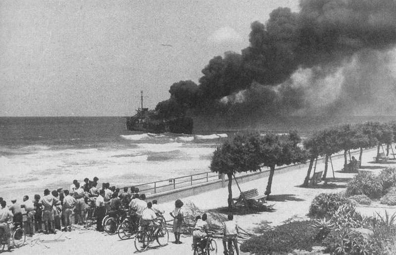ملف:Altalena off Tel-Aviv beach.jpg