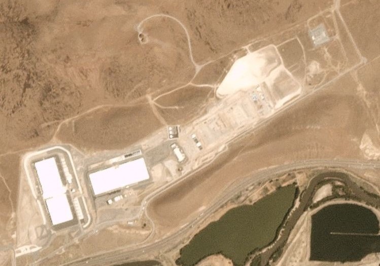 ملف:Apple datacenter Reno satellite view.jpg