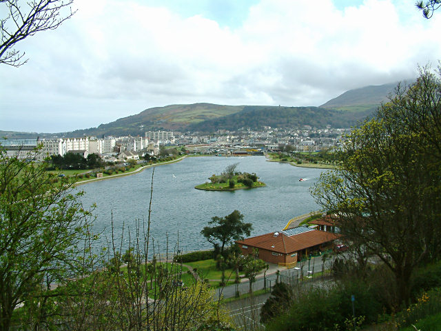 ملف:Ramsey from Mooragh Park.jpg
