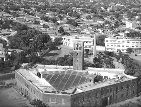 ملف:Old Parliament Building in Mogadishu.jpg