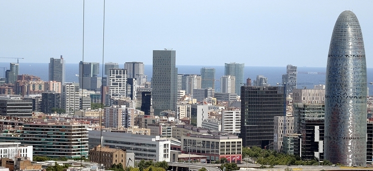 ملف:Barcelona Finanse Center (skyline).jpg