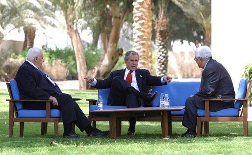 ملف:Sharon bush abbas.jpg