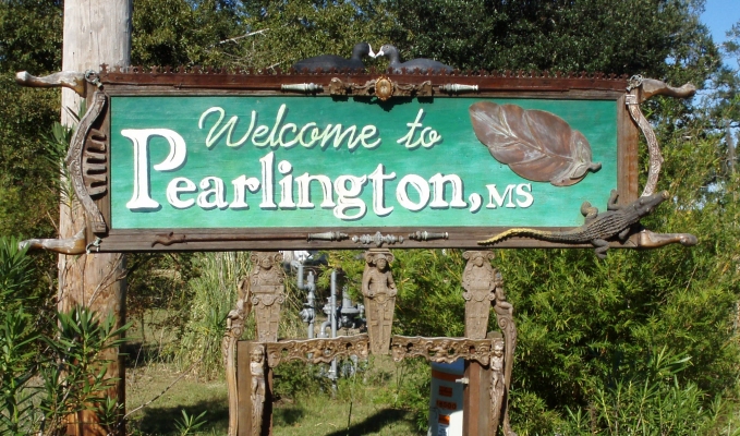 ملف:Pearlington mississippi sign.jpg