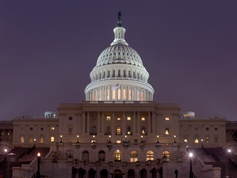 ملف:US Capitol Building at night Jan 2006.jpg