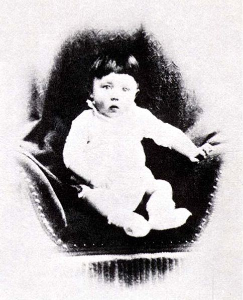 ملف:Baby-hitler.jpg
