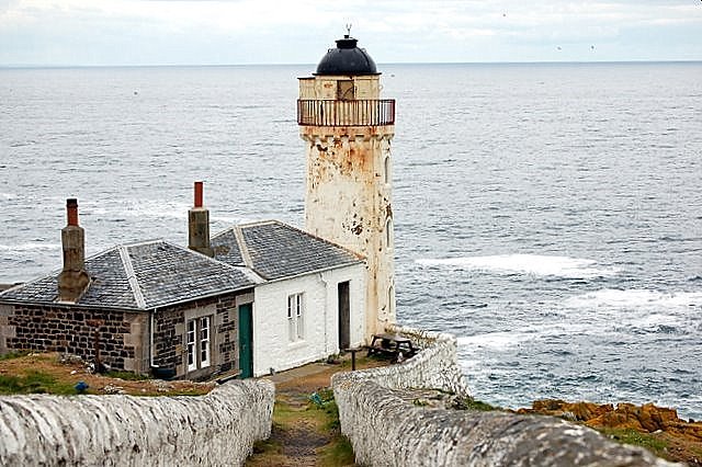 ملف:Bird Observatory - geograph.org.uk - 1338772.jpg