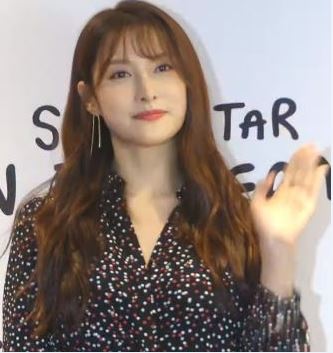 ملف:190613 박규리 (3).jpg