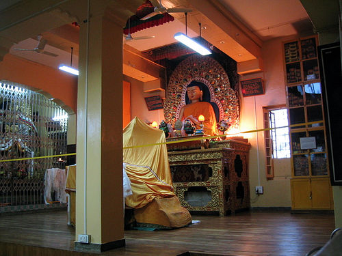 ملف:Dalai lama teaching room.jpg