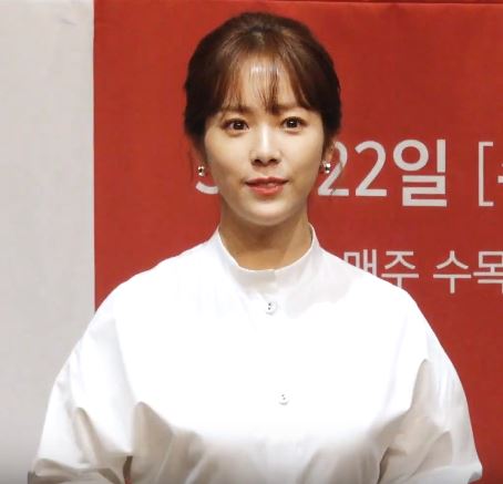 ملف:190520 MBC '봄밤' 제작발표회 한지민 (1).jpg