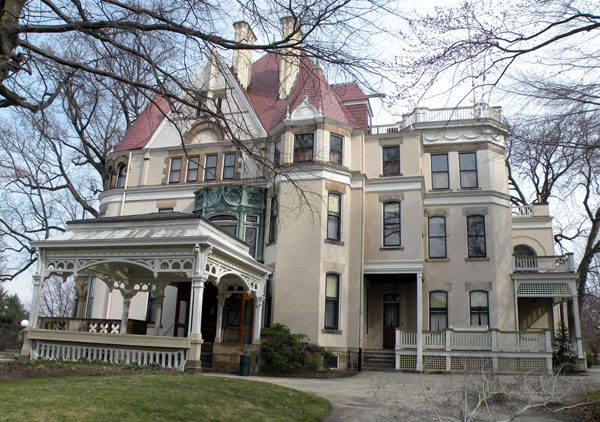 ملف:FrickMansionClayton.jpg