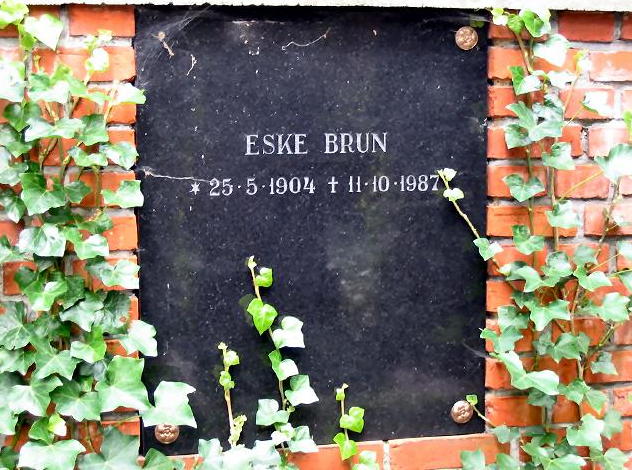 ملف:Могила Эске Бруна.png