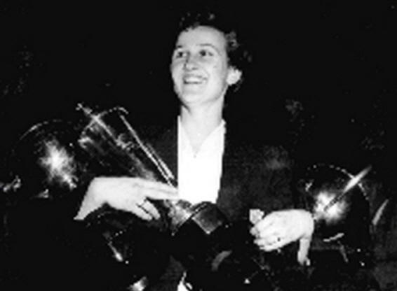 ملف:June Bevan Australian Badmonton Triple Title winner 1956.jpeg