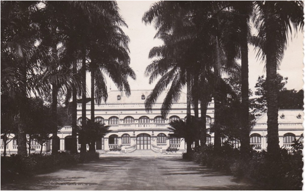 ملف:Palais-du-Peuple-AEF-Brazzaville.png