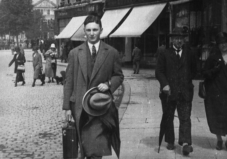 ملف:Max Stern in Germany, c. 1925.jpg