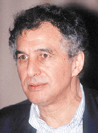 صورة للرئيس الحكومة سيد أحمد غزالي