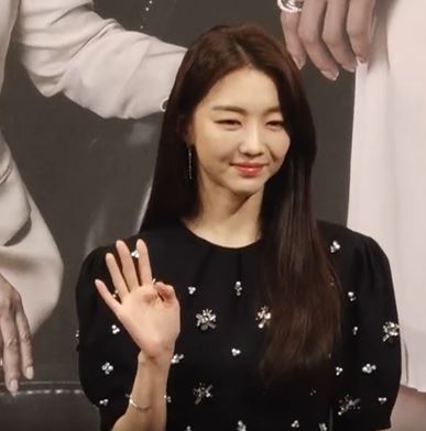 ملف:190124 드라마 '바벨' 제작발표회 장희진.jpg