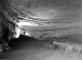 ملف:Mammoth Cave tour.jpg