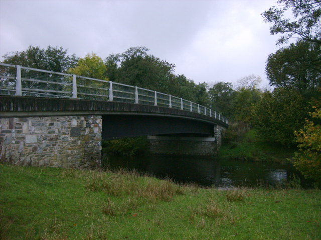 ملف:Gwarafog Bridge, Garth - geograph.org.uk - 388699.jpg