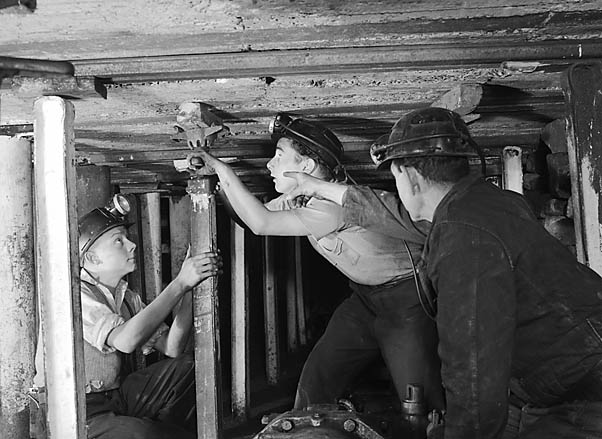 ملف:Aberaman Miners' Training Centre (15552330801).jpg