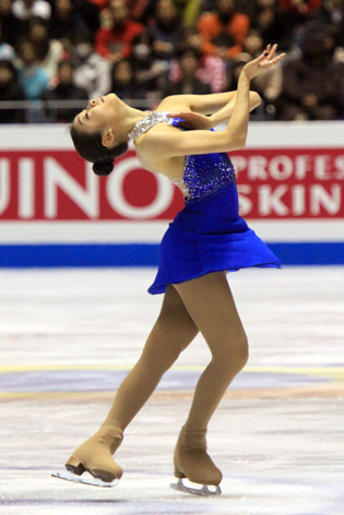 ملف:Kim 2009 GPF FS upright spin variation.jpg