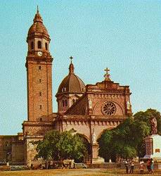 ملف:Manila cathedral2.jpg