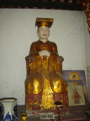 ملف:Statue of Emperor Mạc Thái Tông.jpg