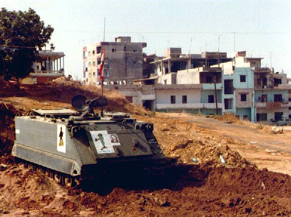 ملف:Lebanese Army APC, Beirut 1982.jpg