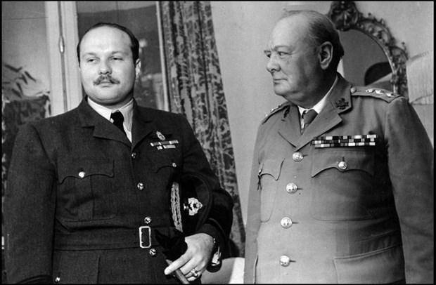 ملف:Churchil-Farouk.jpg