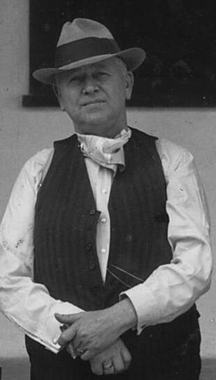 ملف:Warren A. Bechtel (6 June 1933).jpg