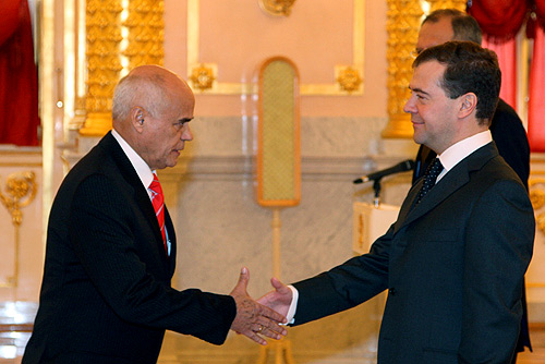 ملف:Dmitry Medvedev with Hugo José García Hernández.jpg