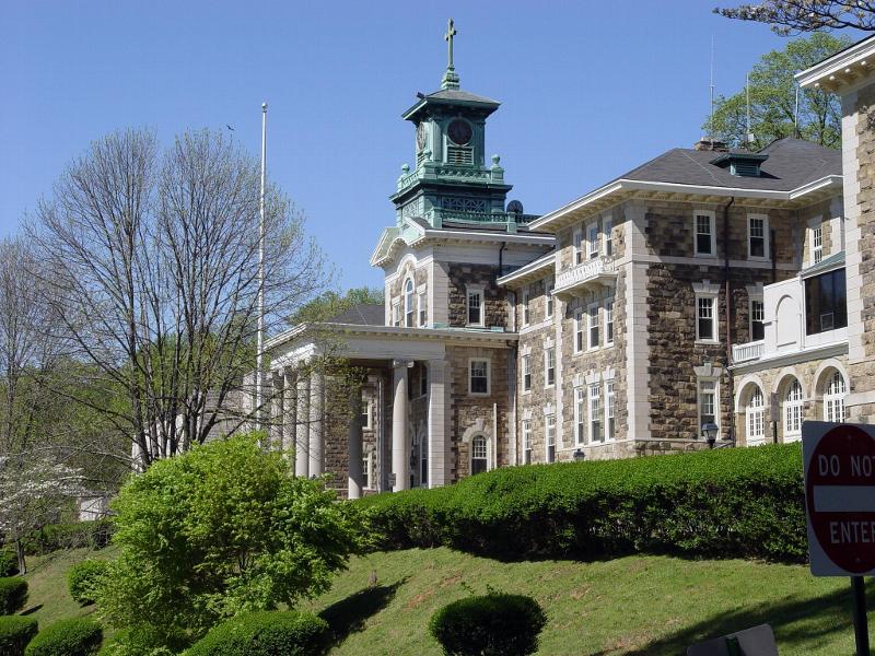 ملف:Mount St. Mary Academy.jpg