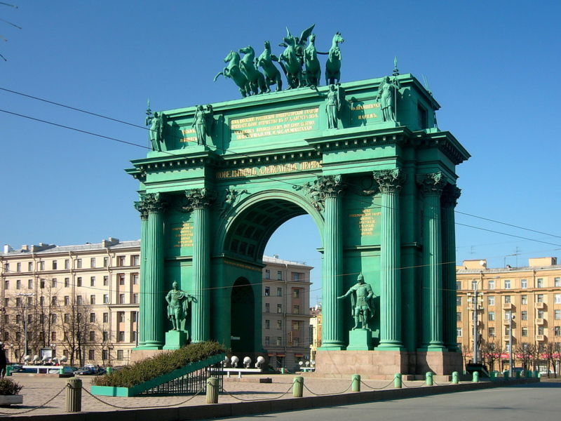 ملف:Narva Triumphal Gate.jpg