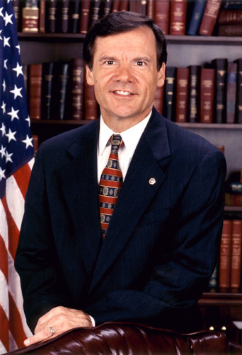 ملف:Timothy Hutchinson, official Senate photo portrait.jpg