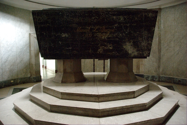 ملف:Manuel quezon catafalque.jpg