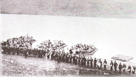 ملف:Tigris death rafts.jpg