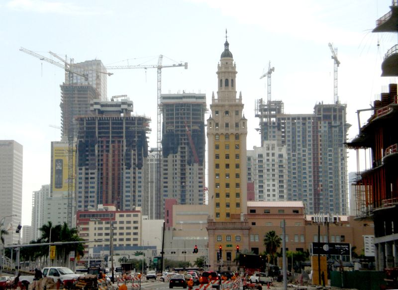 ملف:Miamimanhattanizationdowntown.jpg