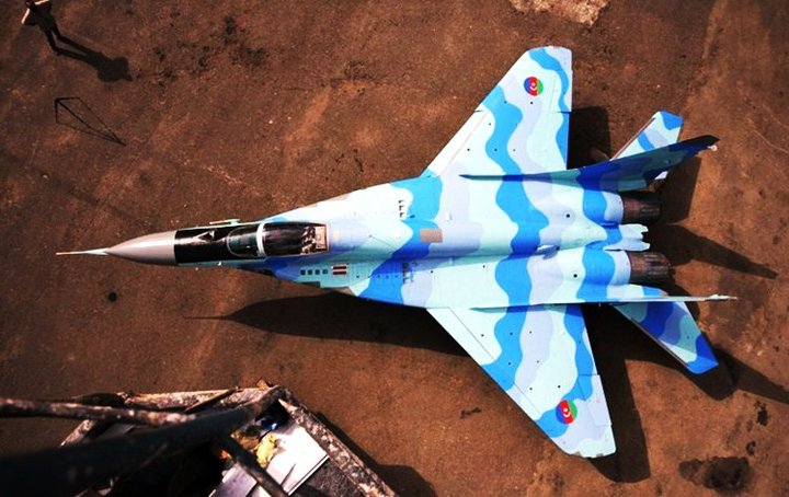 ملف:AzerbaijaniMig29.jpg