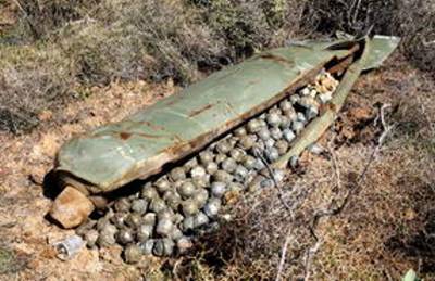 ملف:Cluster-bombs.jpg