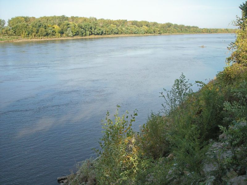 ملف:St Joseph Missouri River.jpg