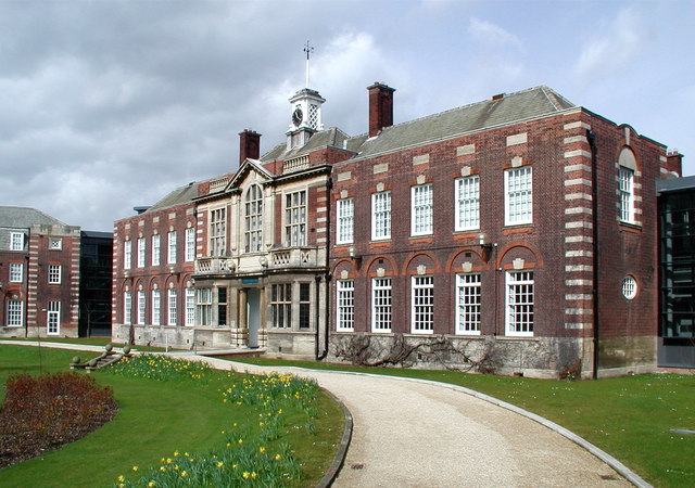 ملف:Hull University - geograph.org.uk - 745377.jpg