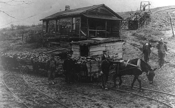 ملف:Horse Railway in Coal Mine.jpg