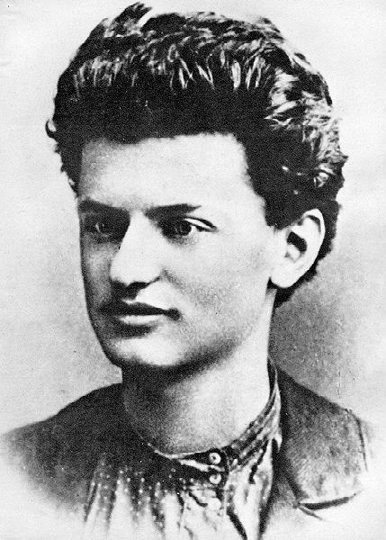 ملف:LeonTrotsky1897.jpg