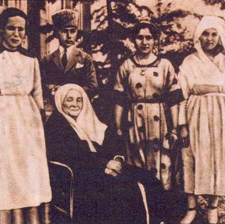 ملف:ZubeydeAbdurrahim2 (cropped).jpg