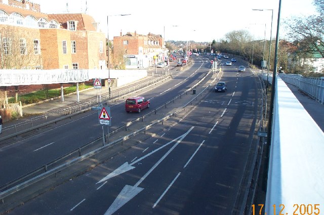 ملف:Edgware, A41 Edgware Way - geograph.org.uk - 92105.jpg