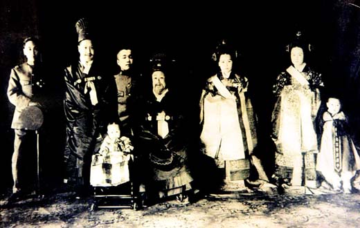 ملف:Choseon Imperial family.jpg