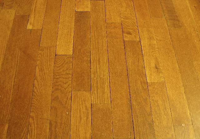 ملف:LightningVolt Wood Floor.jpg